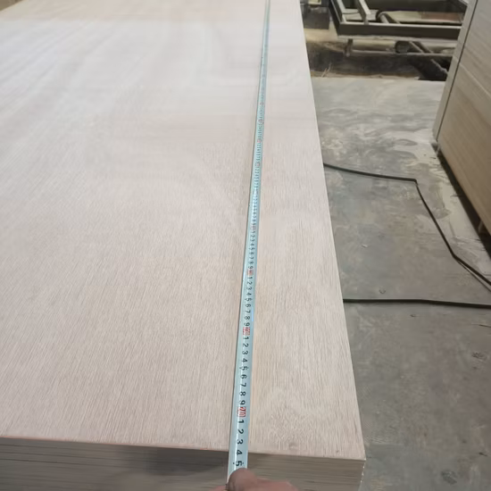 Contraplacado Okume com núcleo de álamo BB/CC enfrentado